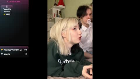 Snapshot of veryraretwins chatting on January 2, 10:01 pm veryraretwins online show from January 2, 10:01 pm