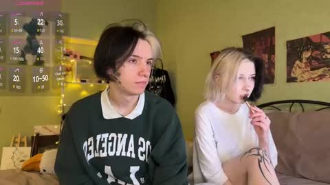 Snapshot of veryraretwins chatting on October 20, 7:52 pm veryraretwins online show from October 20, 7:52 pm