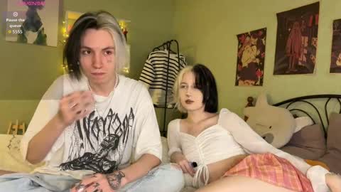 Snapshot of veryraretwins chatting on October 1, 8:19 pm veryraretwins online show from October 1, 8:19 pm