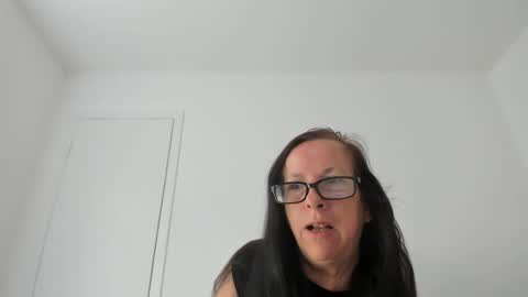 verysassypeachgoddess online show from May 3, 1:17 pm
