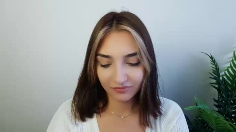 Snapshot of veryveryshygirl chatting on October 17, 11:25 am Ana online show from October 17, 11:25 am