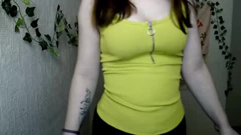 veryveryvery_shy online show from March 4, 7:05 am