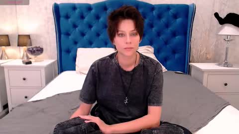 Snapshot of via_mayer chatting on October 12, 8:10 pm Via online show from October 12, 8:10 pm