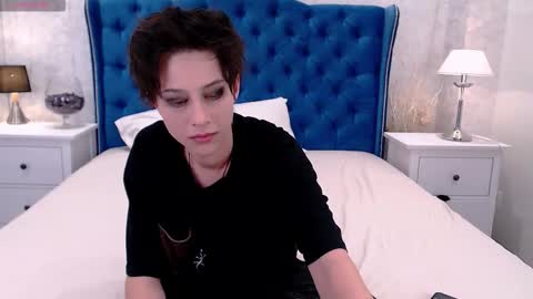 Snapshot of via_mayer chatting on October 3, 9:45 pm Via online show from October 3, 9:45 pm