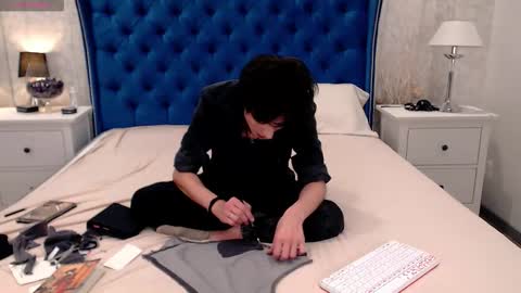 Snapshot of via_mayer chatting on October 18, 2:05 am Via online show from October 18, 2:05 am