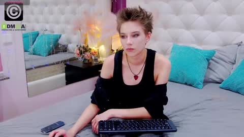 Snapshot of via_mayer chatting on January 30, 11:55 pm Via online show from January 30, 11:55 pm