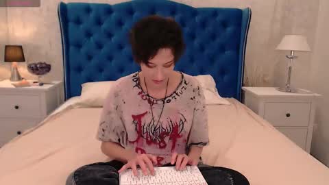 Snapshot of via_mayer chatting on October 5, 1:41 pm Via online show from October 5, 1:41 pm
