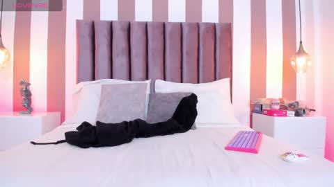 Ariana  online show from October 6, 3:08 pm