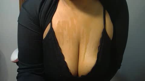 vibe_xxxo online show from January 12, 2:40 am