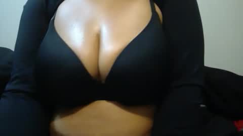 vibe_xxxo online show from January 9, 6:52 am