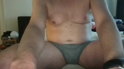 Snapshot of vic42hard chatting on December 19, 2:57 pm vic42hard online show from December 19, 2:57 pm