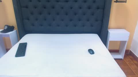 Vicent  online show from December 15, 8:04 pm