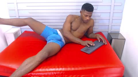 Vicent  online show from December 11, 10:06 pm