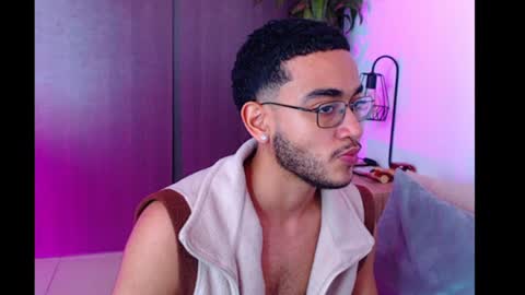 Vic online show from December 30, 9:40 pm