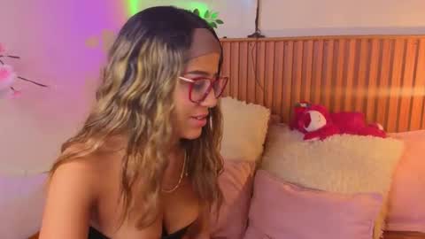Snapshot of vicky_bass chatting on October 3, 8:28 pm VICTORIA online show from October 3, 8:28 pm