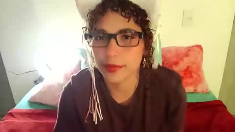 Snapshot of vicky_crazy chatting on October 1, 2:54 am Vicky online show from October 1, 2:54 am