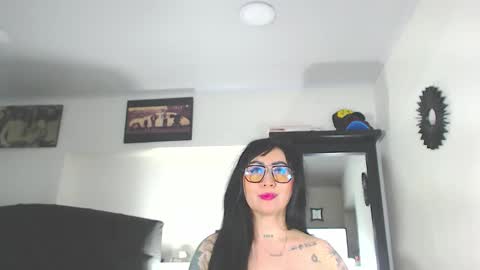 Snapshot of vicky_hotmilf chatting on September 25, 3:30 pm Vicky online show from September 25, 3:30 pm