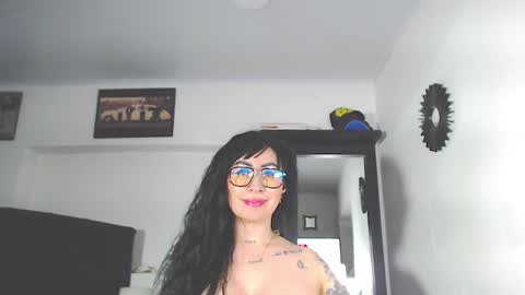 Snapshot of vicky_hotmilf chatting on September 26, 4:15 pm Vicky online show from September 26, 4:15 pm
