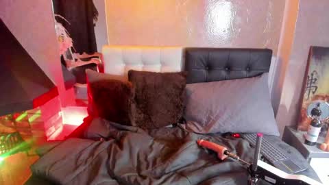 Vicky online show from April 15, 6:00 pm