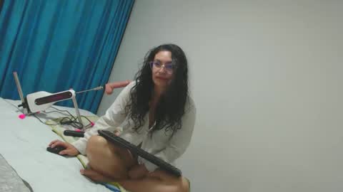 vickyjuice1 online show from April 18, 2:02 am