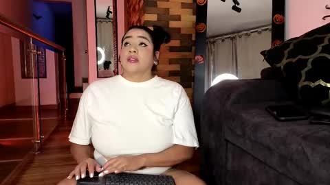 Victoria Serna  online show from October 7, 2:51 am