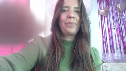 Snapshot of victoria25_meester chatting on February 20, 4:25 pm Hi guys Im victoria Be the one who can control me in PVT online show from February 20, 4:25 pm