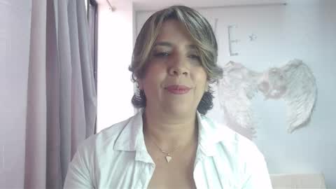 Snapshot of victoria25_meester chatting on September 17, 1:47 pm Hi guys Im victoria Be the one who can control me in PVT online show from September 17, 1:47 pm