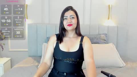 victoria  online show from November 3, 7:15 pm