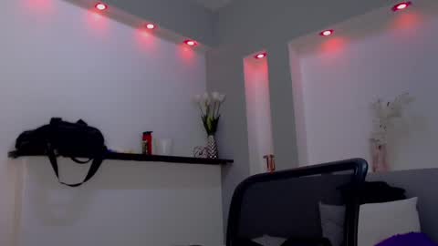 Snapshot of victoria_kitt chatting on September 8, 3:44 pm victoria_kitt online show from September 8, 3:44 pm