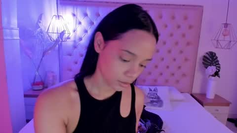 Snapshot of victoria_kitt chatting on October 2, 7:23 pm victoria_kitt online show from October 2, 7:23 pm