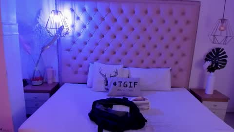 Snapshot of victoria_kitt chatting on October 3, 7:55 pm victoria_kitt online show from October 3, 7:55 pm