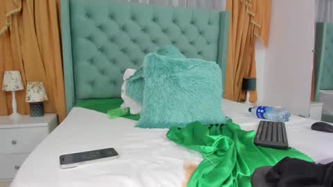 Snapshot of victoria_sweets_ chatting on February 27, 5:26 pm victoria_sweets_ online show from February 27, 5:26 pm