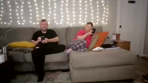 Snapshot of victoriaandjesse chatting on October 10, 8:42 am Victoria and Jesse online show from October 10, 8:42 am