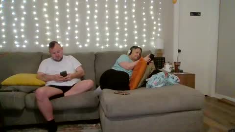 Snapshot of victoriaandjesse chatting on October 8, 7:58 am Victoria and Jesse online show from October 8, 7:58 am