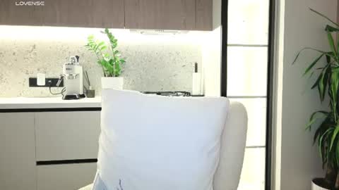 Miss V online show from July 29, 6:08 pm