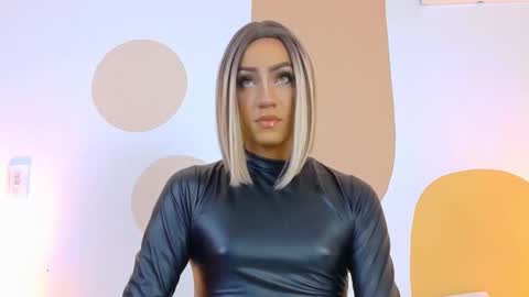 Snapshot of victoriaross1 chatting on October 16, 4:23 am VictoriaRoss online show from October 16, 4:23 am