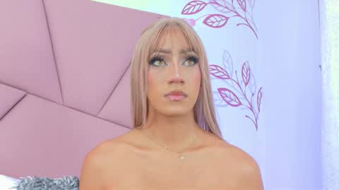 Snapshot of victoriaross1 chatting on September 17, 8:56 pm VictoriaRoss online show from September 17, 8:56 pm