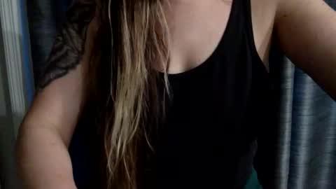 victoriaskyee online show from April 11, 12:37 am