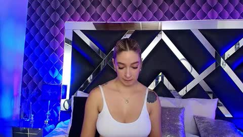 victtoria lee online show from October 24, 9:04 pm