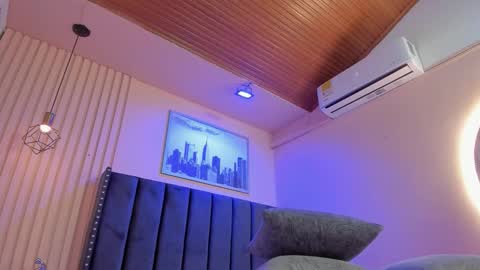 Viiolett online show from October 31, 9:15 pm