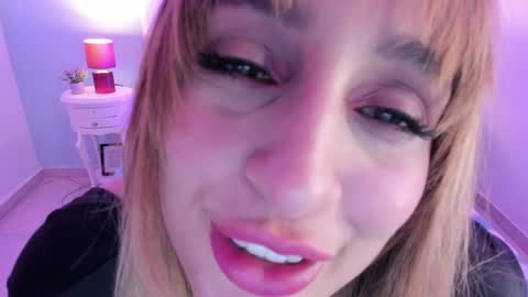 Snapshot of viiooleet chatting on February 1, 1:09 pm Violet online show from February 1, 1:09 pm