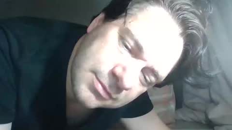 Snapshot of vikbika2 chatting on October 16, 11:36 pm Tom reunz online show from October 16, 11:36 pm