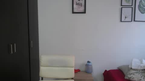 Snapshot of viki_mom chatting on January 13, 3:58 pm Viki Mom online show from January 13, 3:58 pm