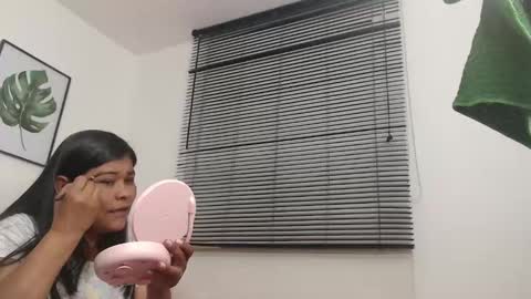 Snapshot of viki_mom chatting on March 1, 2:15 am Viki Mom online show from March 1, 2:15 am