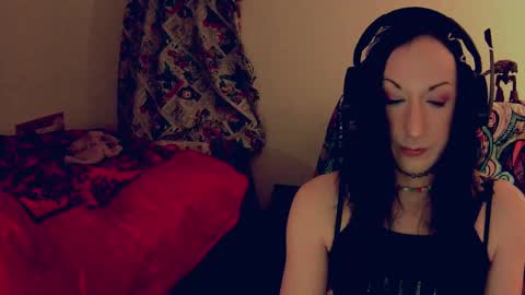 vikskikat online show from December 14, 1:06 am