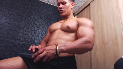 Viktor Herrera online show from November 9, 6:43 pm