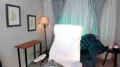 Snapshot of vikypetiteee chatting on September 23, 10:38 pm Victoria online show from September 23, 10:38 pm