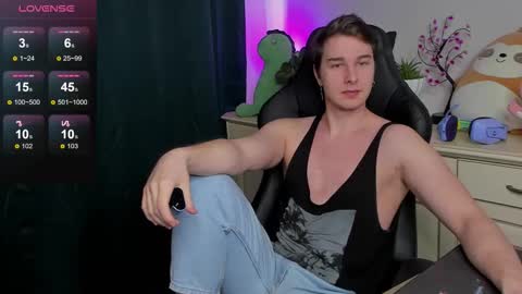 Snapshot of vincent__strong chatting on September 12, 1:13 pm Vincent Strong online show from September 12, 1:13 pm