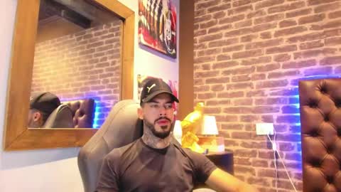 Snapshot of vinzenzrizzo chatting on October 16, 4:23 am ---Vinzen--- online show from October 16, 4:23 am