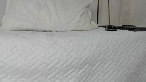 Snapshot of violeet_gray chatting on February 14, 5:57 pm violeet_gray online show from February 14, 5:57 pm